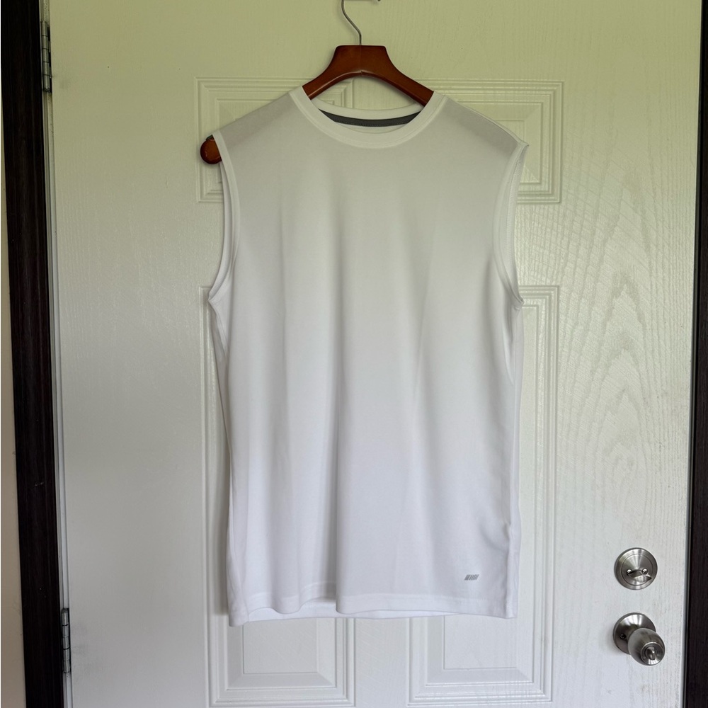 2 for $10 sale: Amazon essentials white crew neck performance work out tank top